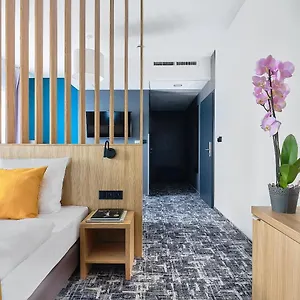 https://tennis-country-club-hotel.krakowhotelspoland.com